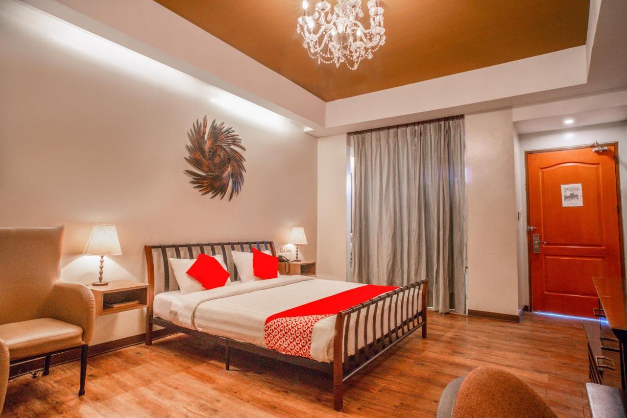 Oyo 579 Anisabel Suites Davao Exterior photo