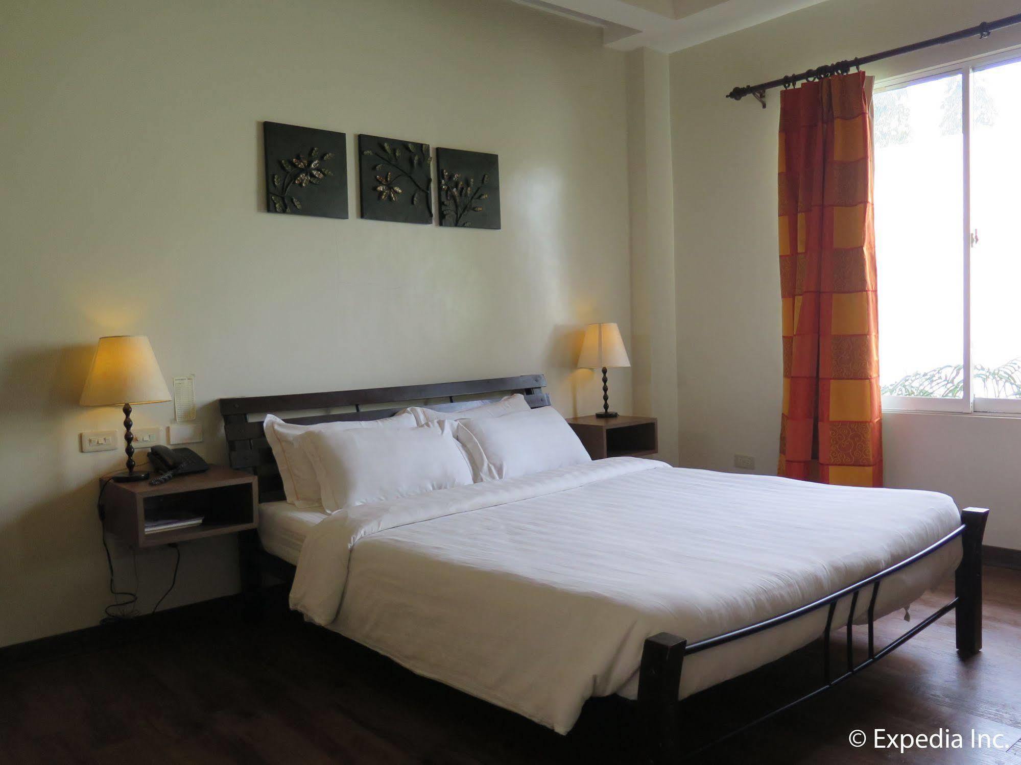 Oyo 579 Anisabel Suites Davao Exterior photo