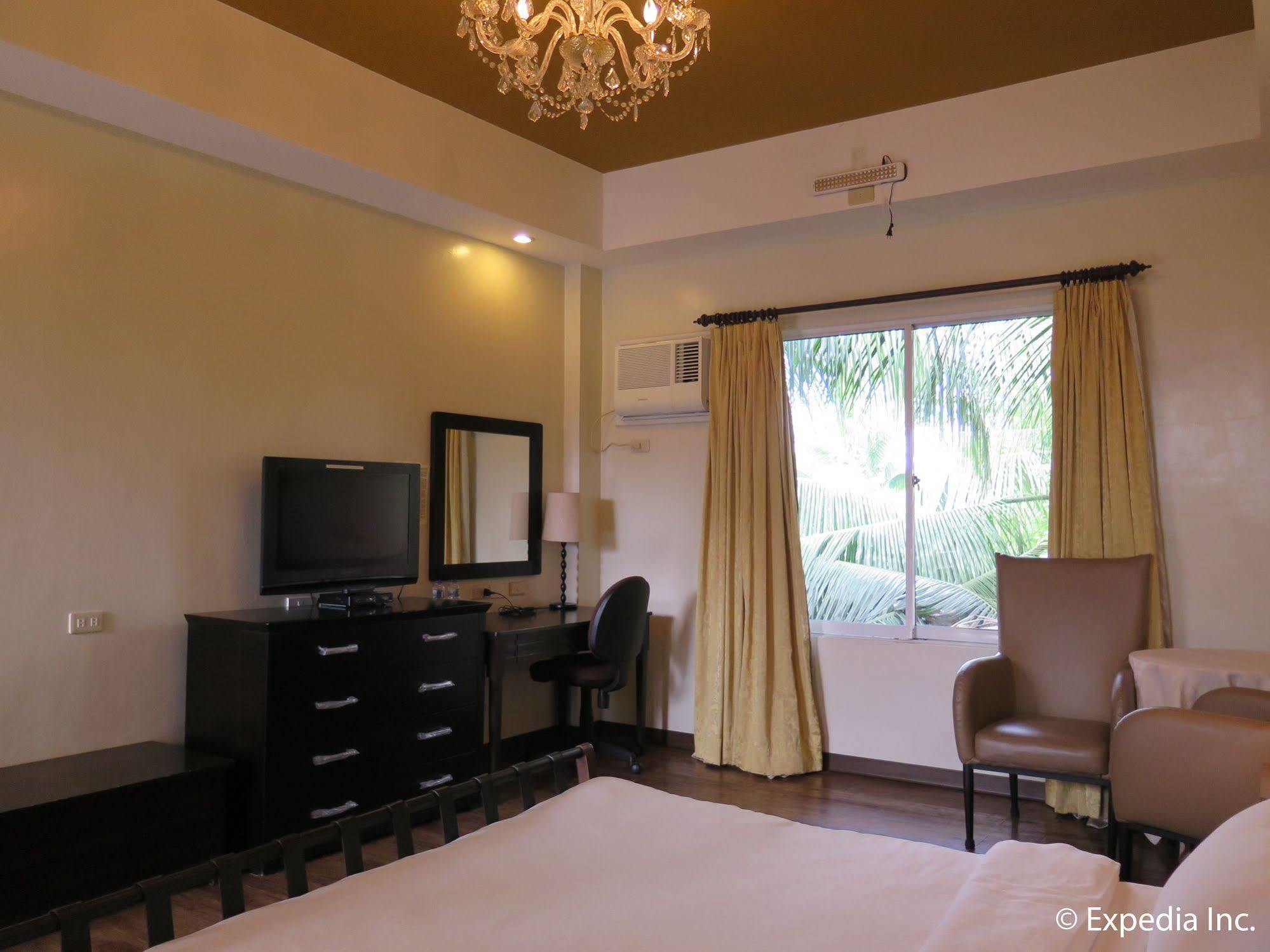Oyo 579 Anisabel Suites Davao Exterior photo