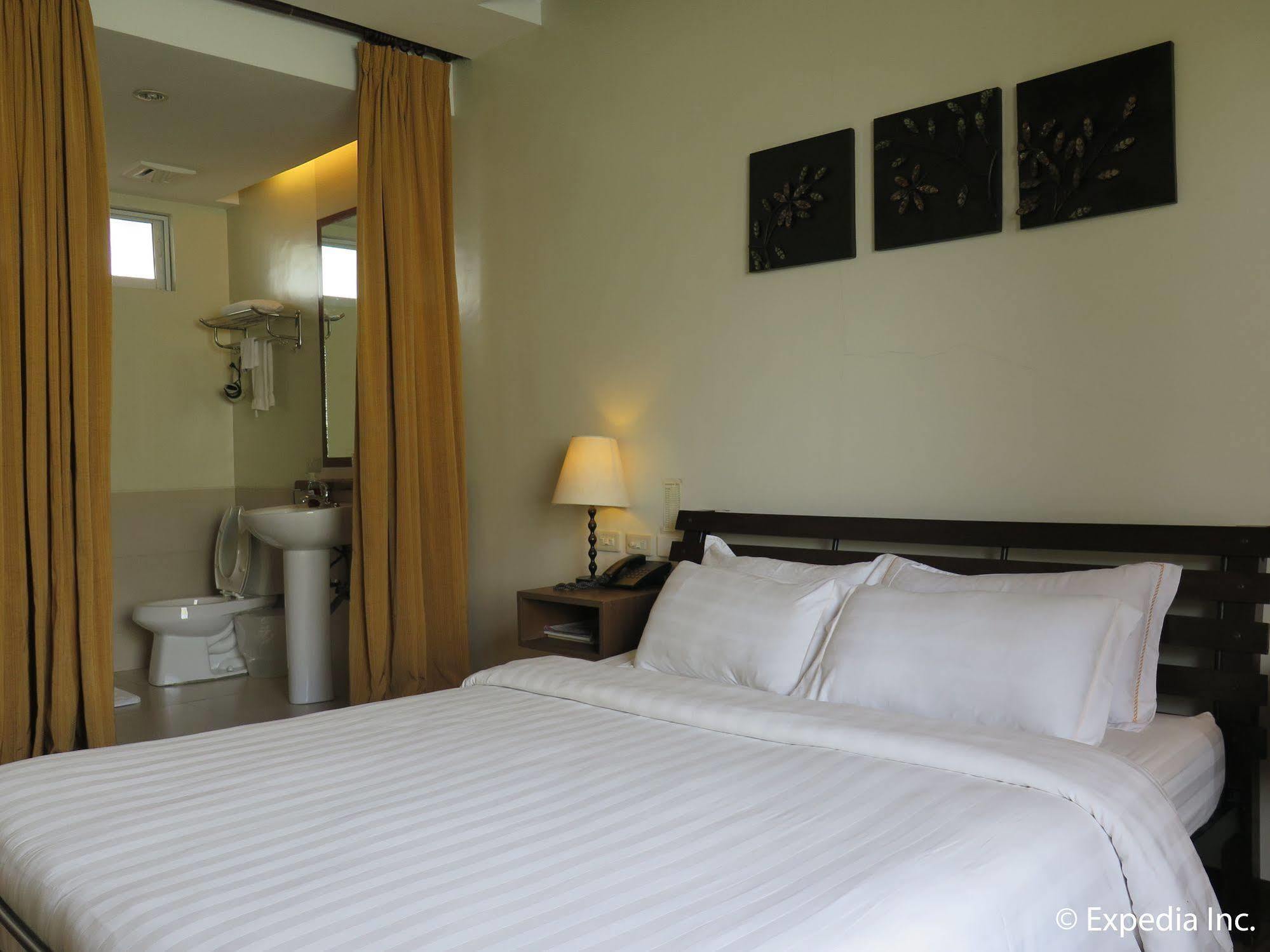Oyo 579 Anisabel Suites Davao Exterior photo