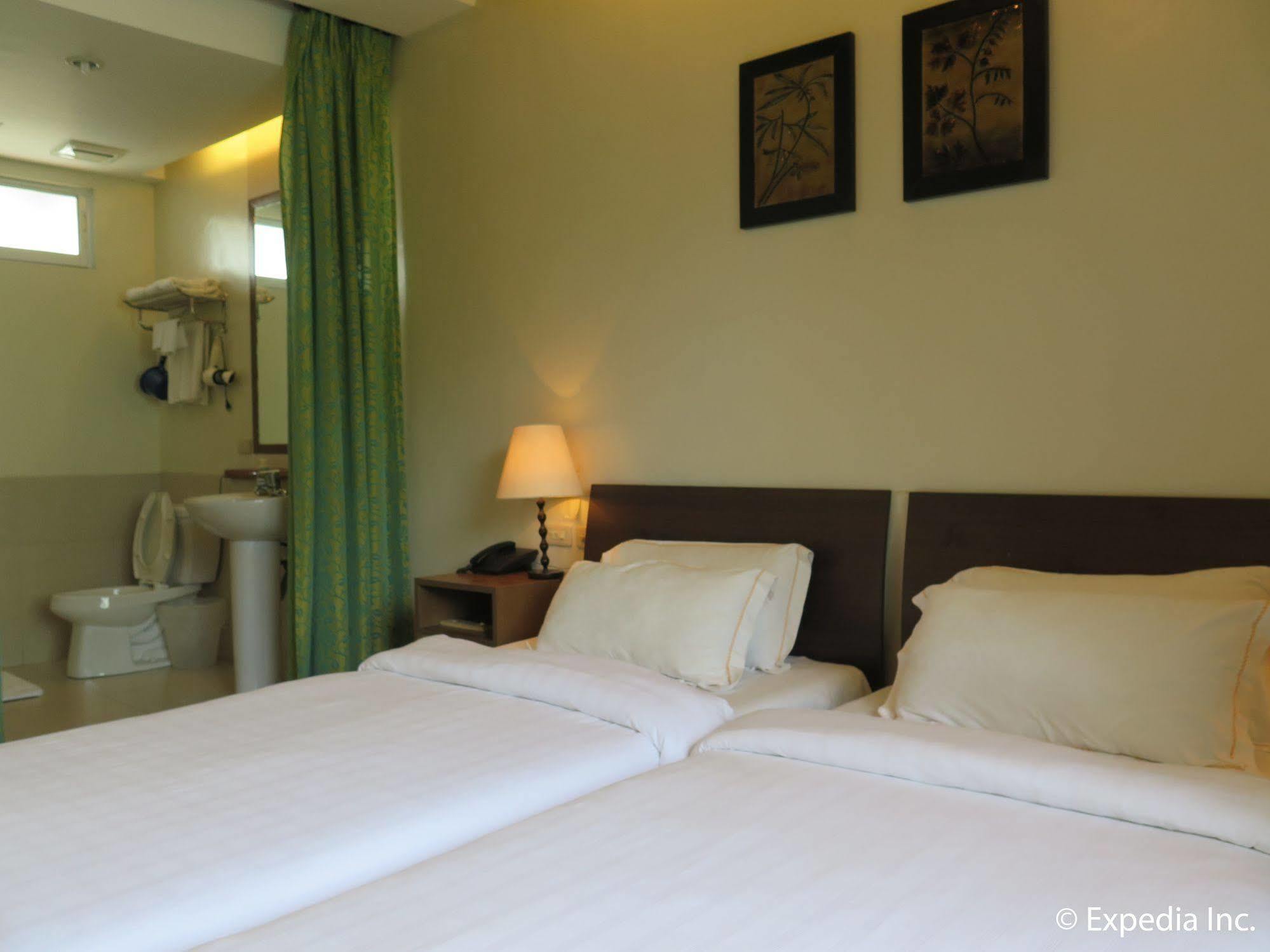 Oyo 579 Anisabel Suites Davao Exterior photo